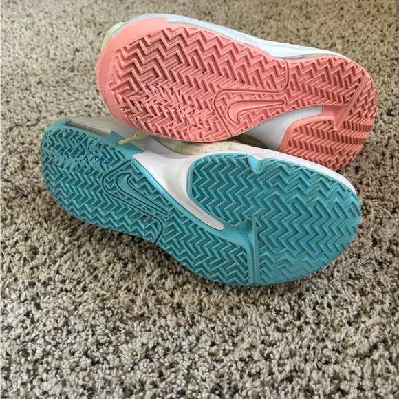 NIKE size 7.5 - Picture 4 of 5